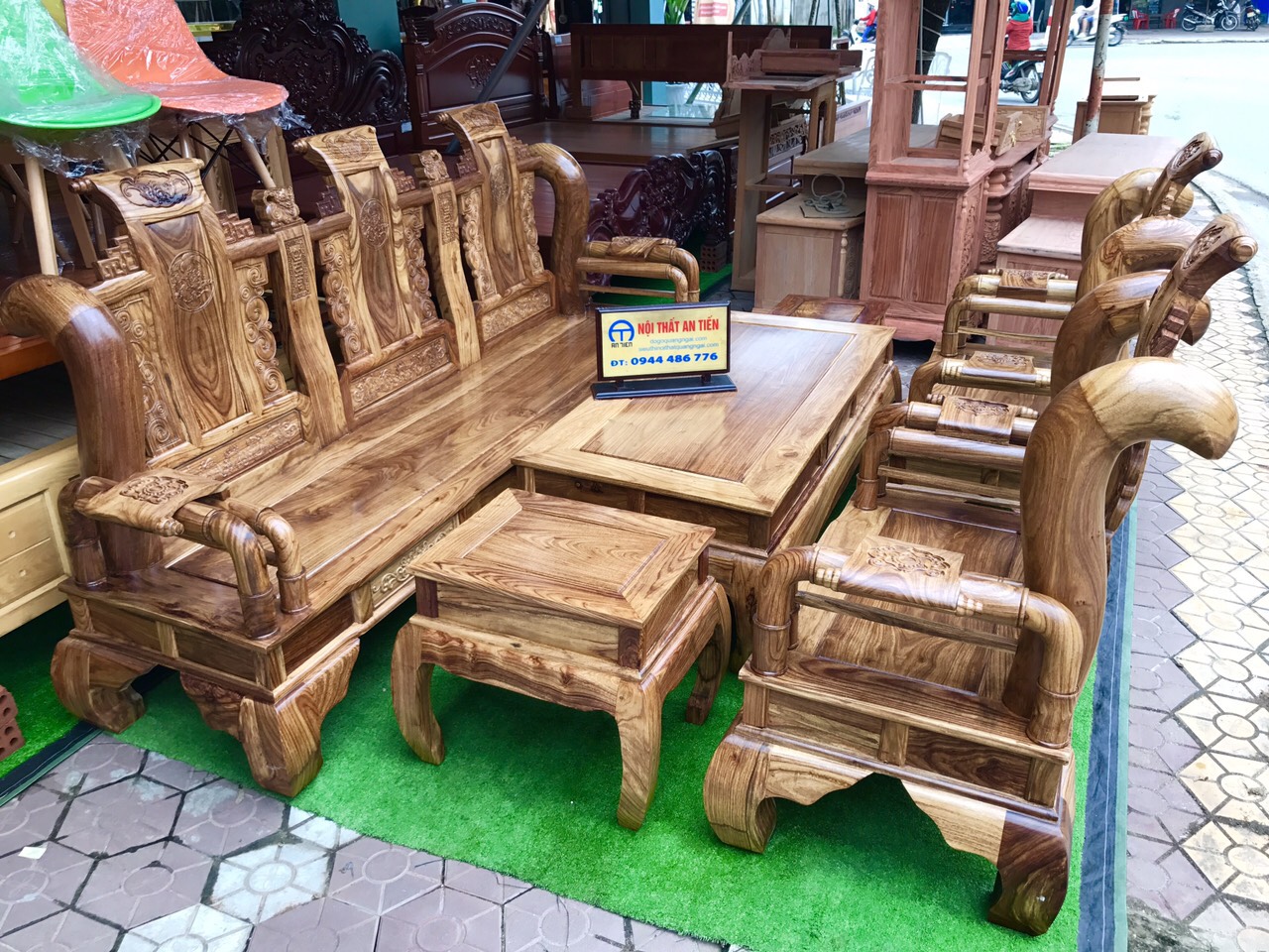 Nếu bạn yêu thích nội thất gỗ, hãy xem qua hình ảnh của chúng tôi tại Quảng Ngãi. Chúng tôi sử dụng gỗ Hương vân đẹp và chất lượng để tạo ra những không gian sống tuyệt vời.
